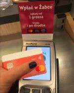 Żabka, Mastercard i First Data należąca do Fiserv wprowadzają innowacyjne rozwiązanie wpłaty gotówki na kartę przy okazji zakupów
